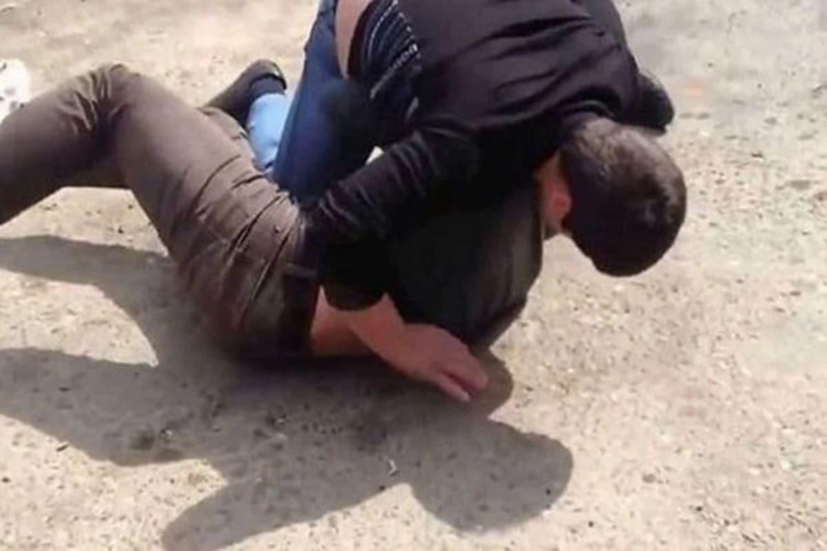 Beyləqanda dava: Kişi, arvadı və gəlini küçədə döyüldülər