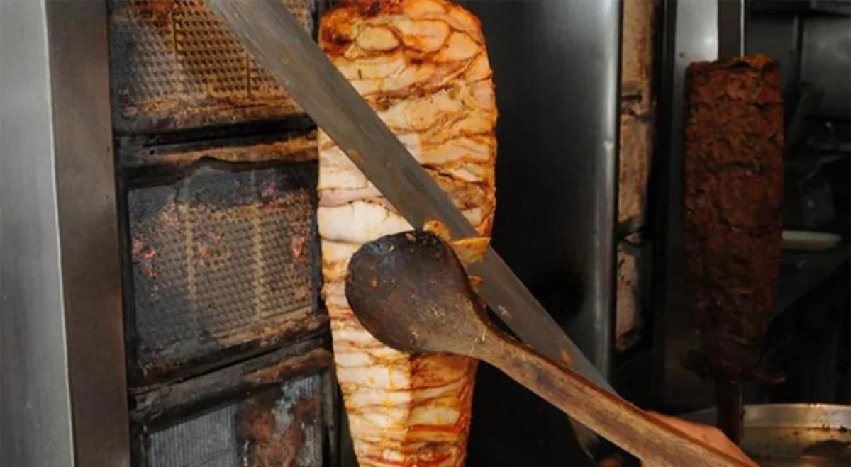 Tərtərdə iki qadın DÖNƏRDƏN ZƏHƏRLƏNDİ