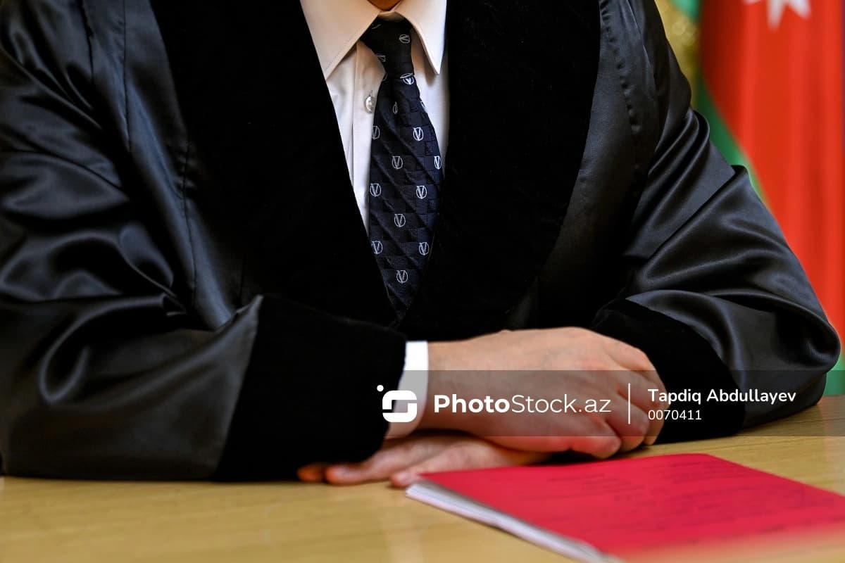 Bakıda QƏRİBƏ OLAY: Məhkəmədən həbs olunmasını istədi