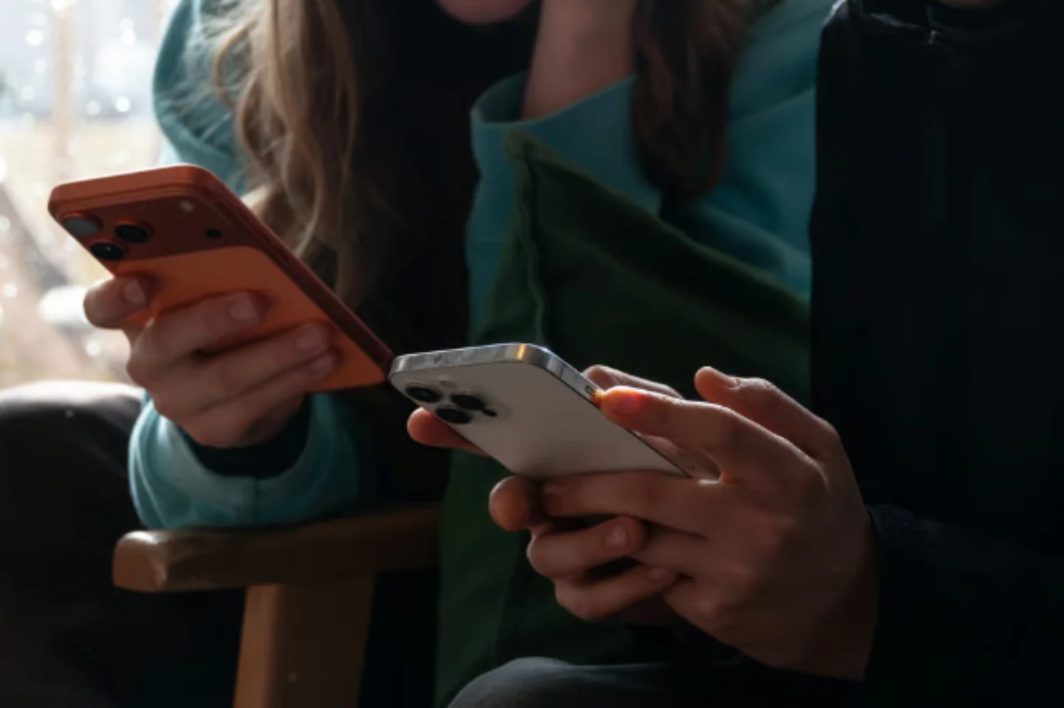 "Apple" Britaniyada istifadəçilərin yaşının yoxlanılmasına başlayıb