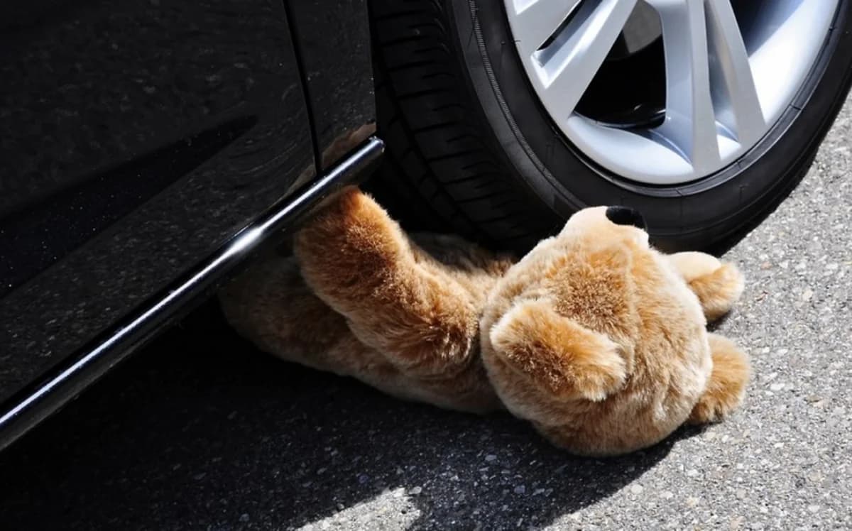 Dörd yaşlı uşağı maşın vurdu: Qonşu gəzdirmək üçün parka aparıbmış