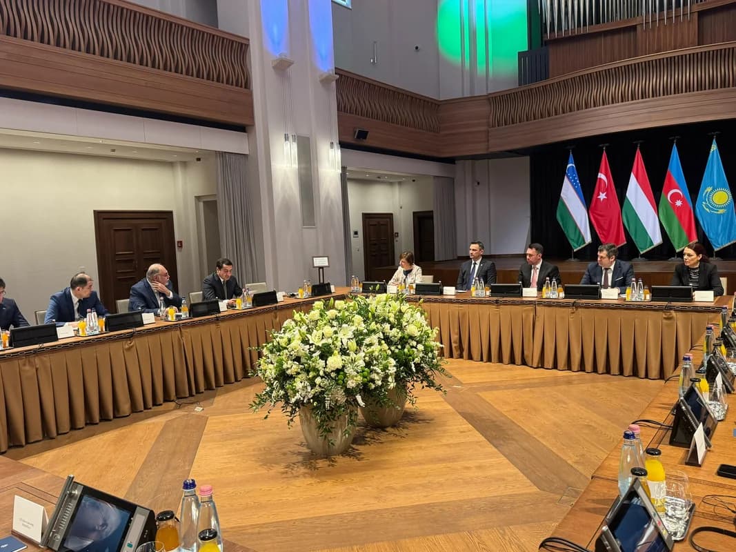 Hikmət Hacıyev Budapeştdə türk dövlətlərindən olan həmkarları ilə görüşüb - FOTO