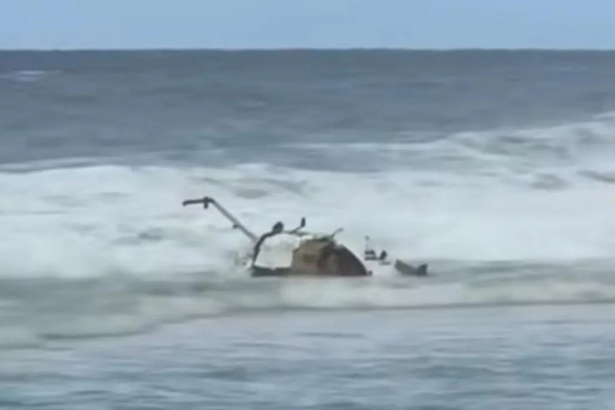 Havay adalarında turist helikopteri qəzaya uğrayıb: Ölənlər var - VİDEO