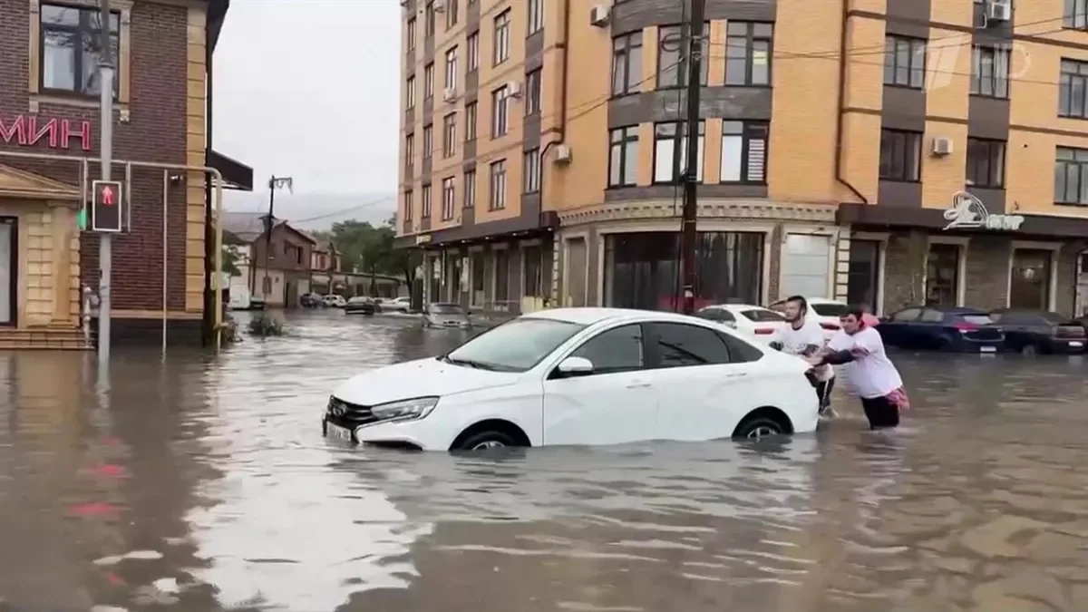 Güclü yağışlar Dağıstanda həyatı iflic etdi - VİDEO