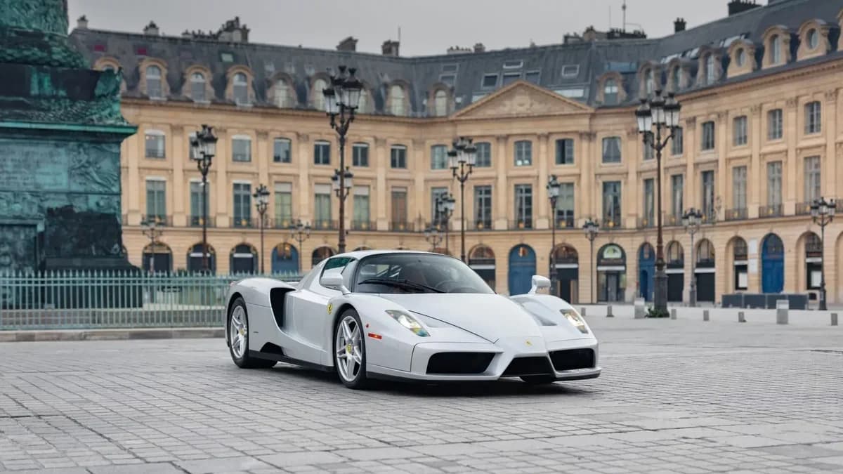 Nadir "Ferrari Enzo" altı milyon dollara satışa çıxarılır