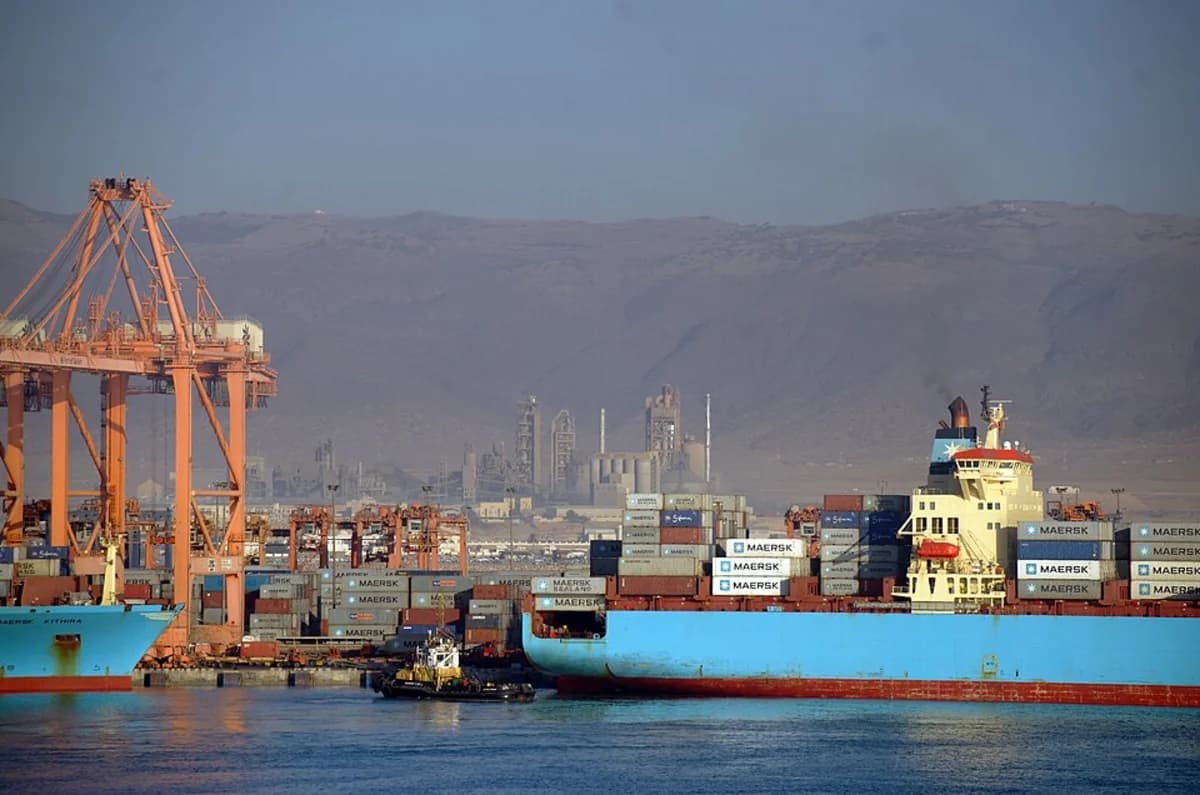 Omanın Salalah limanı dron hücumuna məruz qalıb