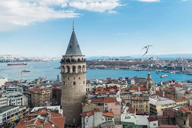 Türkiyədə məhkəmədən sürpriz qərar: Qalata qülləsi ilə bağlı mübahisəyə nöqtə qoyuldu