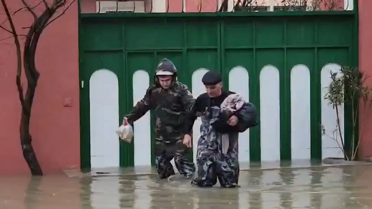 Su basmış ərazilərdən 20-si azyaşlı olmaqla 84 nəfər təxliyə edilib - VİDEO