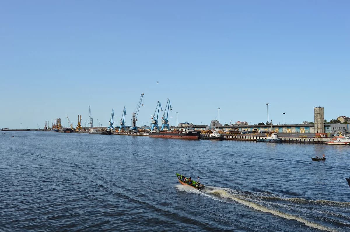 İranın Bəndər-Pol limanı bombalandı: Ölənlər var