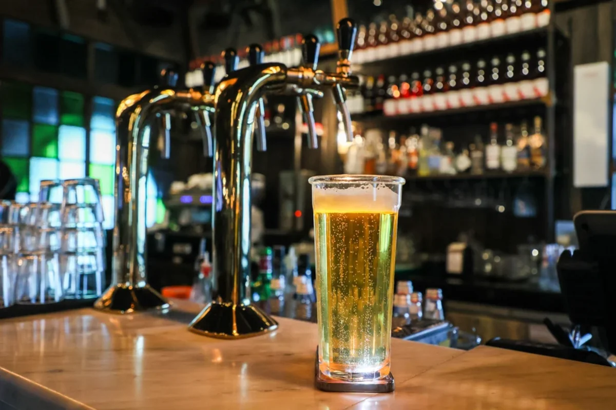 Gözlərini yumaraq burnunun ucuna toxuna bilmirsənsə, içki satılmayacaq: Tailandda əcaib qaydalar