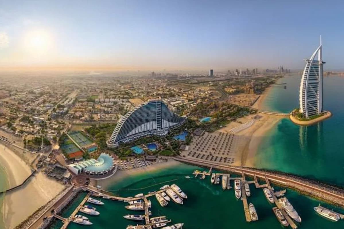 BƏƏ-də PUA telekommunikasiya binasına çırpılıb