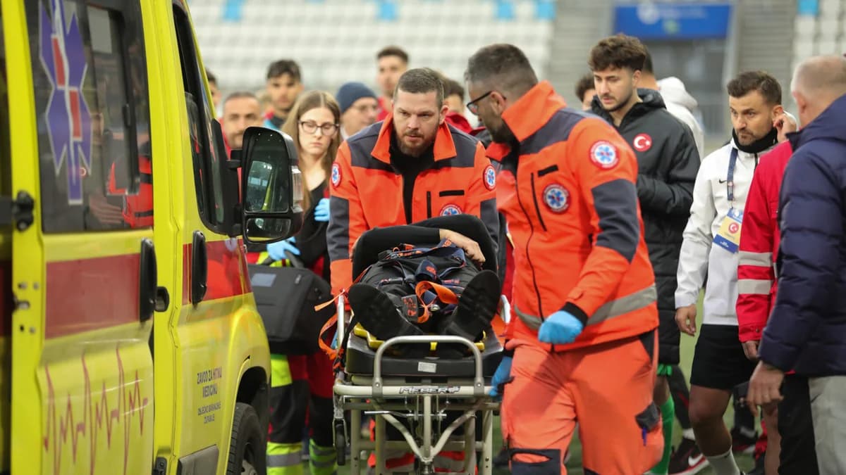 Türkiyə yığmasının məşqçisi matç zamanı huşunu itirib