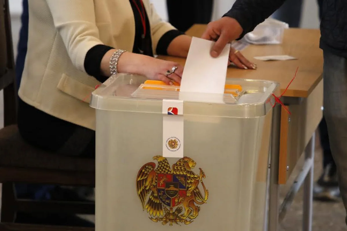 Ermənistanda seçkiqabağı gərginlik artır: Qərb və Rusiyanın İrəvanla bağlı hansı planları var?