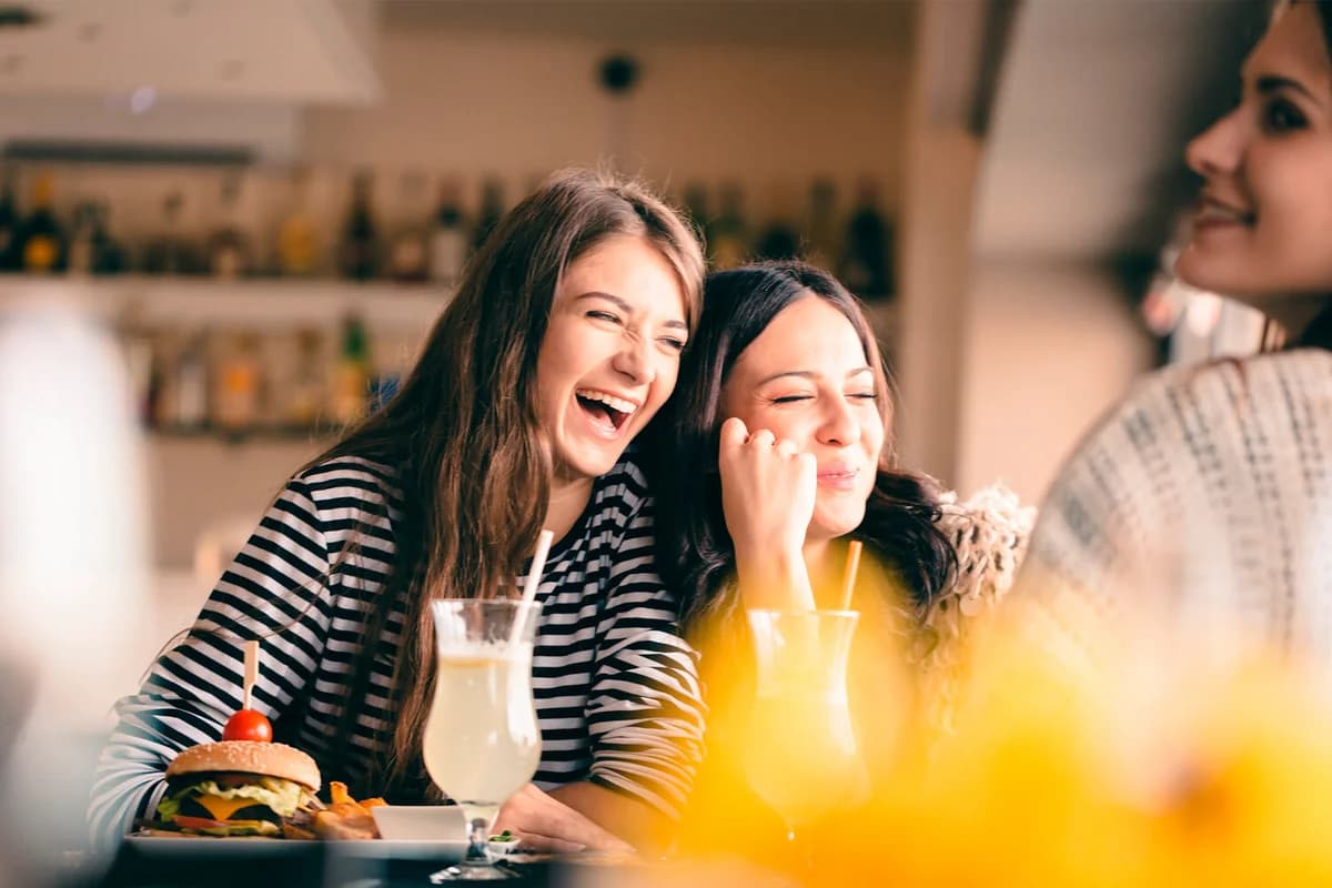 Zarafat, yoxsa təzyiq? Yumorun "qırmızı xəttini" necə müəyyən etməli?