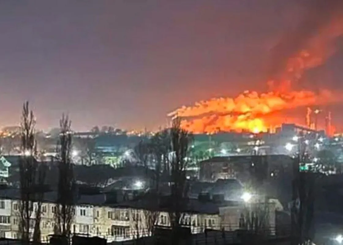Ufada neft emalı zavoduna dron hücumu olub - VİDEO