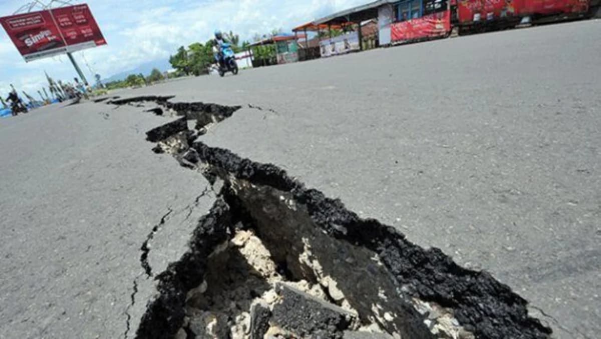 İndoneziyada DƏHŞƏTLİ ZƏLZƏLƏ - Sunami xəbərdarlığı elan edildi -FOTO - VİDEO