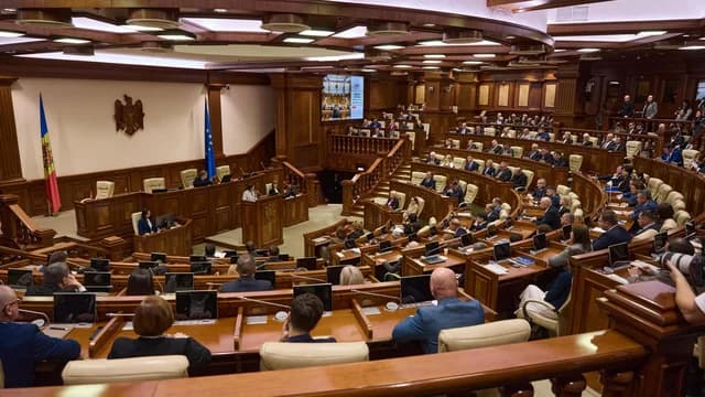 Moldova parlamenti MDB-nin əsas müqavilələrindən çıxmağı təsdiqlədi