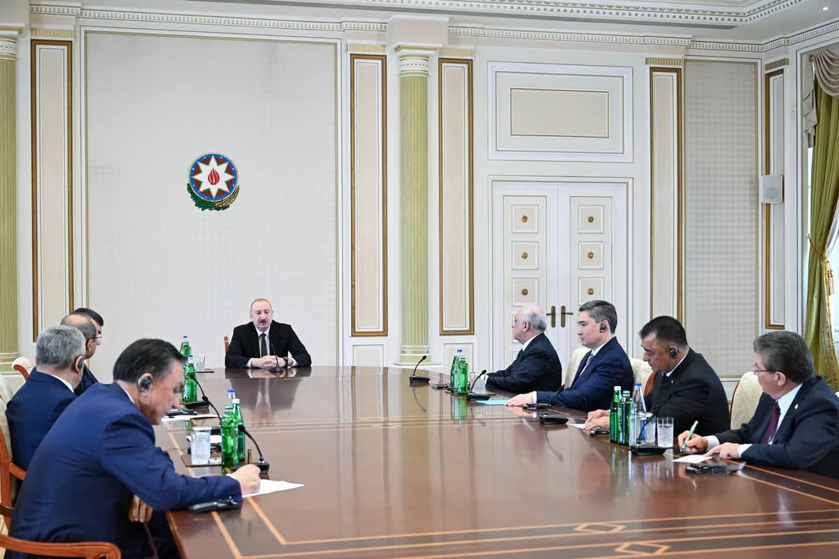 İlham Əliyev TDT-yə üzv dövlətlərin hökumət başçılarının görüşünün iştirakçılarını qəbul edib - FOTO