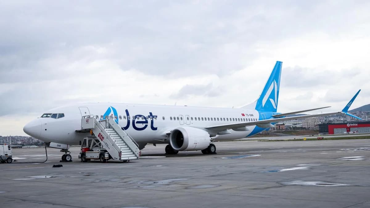 İstanbulda təyyarədə "canlı bomba" zarafatı edən həbs olundu