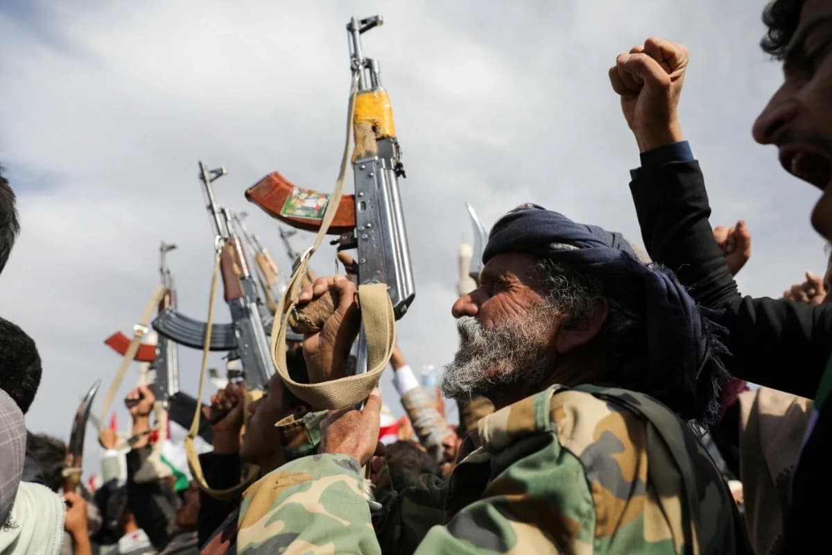 Husilər Təl-Əvivdəki obyektlərə ballistik raketlərlə zərbə endiriblər