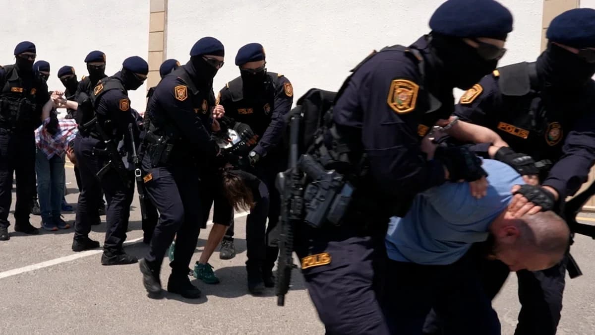 Bakıda saxlanılan Rusiya vətəndaşlarının məhkəməsi başlayıb