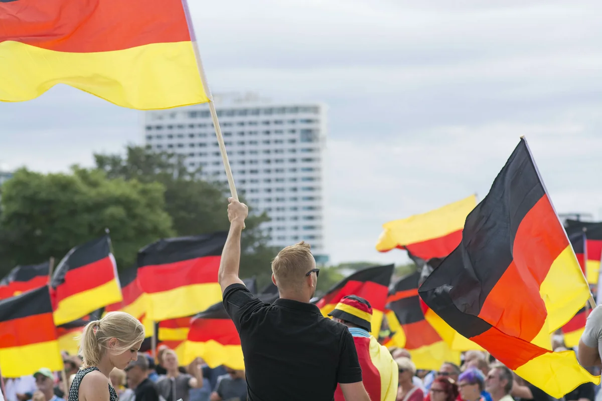 Almaniyada kişilər Bundesverin icazəsi olmadan xaricə gedə bilməyəcəklər