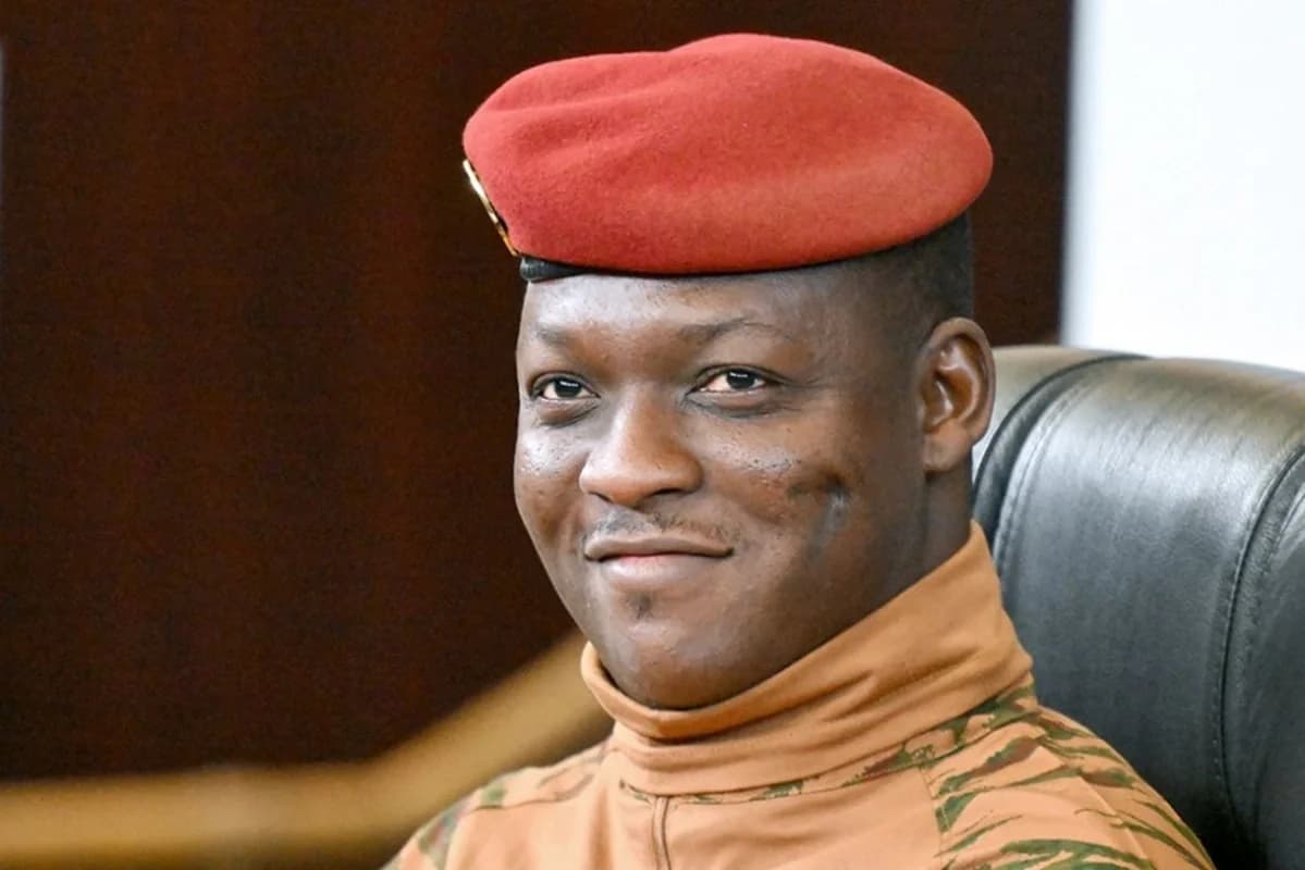 Burkina-Faso lideri ölkə vətəndaşlarını demokratiyanı unutmağa çağırıb