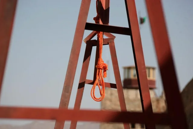 İranda iki nəfər edam olunub