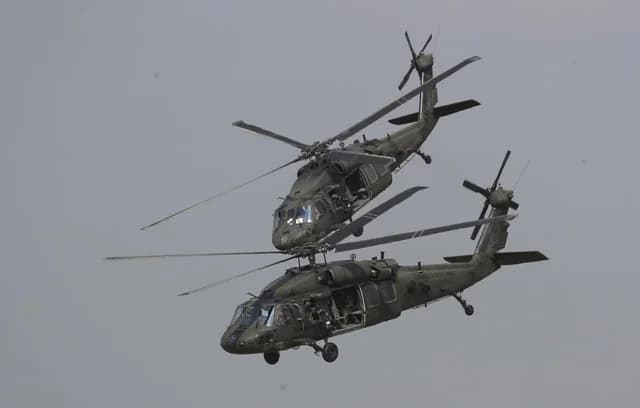 İran hərbçiləri pilotun axtarışında iştirak edən ABŞ helikopterlərinə atəş açıb