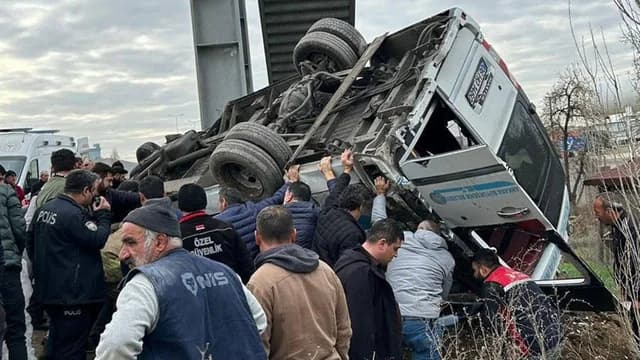 Türkiyədə ağır qəza: BEŞ ÖLÜ, 15 yaralı var - VİDEO - FOTO