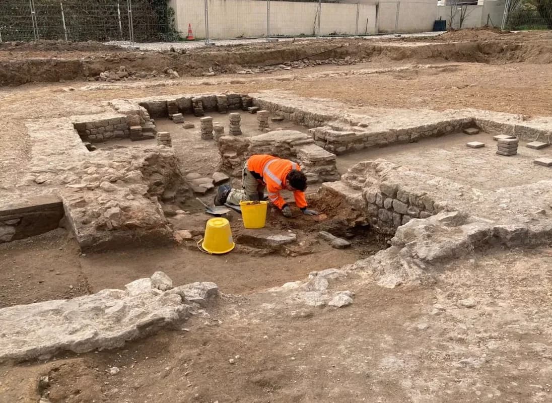 Fransada 2000 illik antik yaşayış məskəni aşkarlanıb