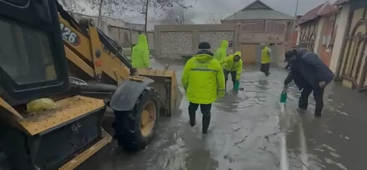 Bakıda normadan artıq yağan yağışın fəsadlarının aradan qaldırılması ilə bağlı işlər aparılır - VİDEO
