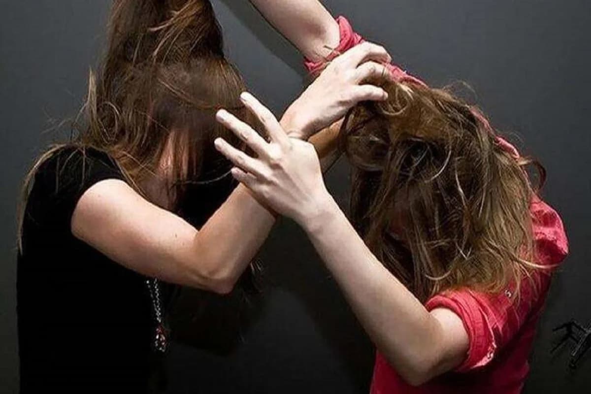 Ağdamda orta məktəbdə dava: Xadimə direktora hücum etdi