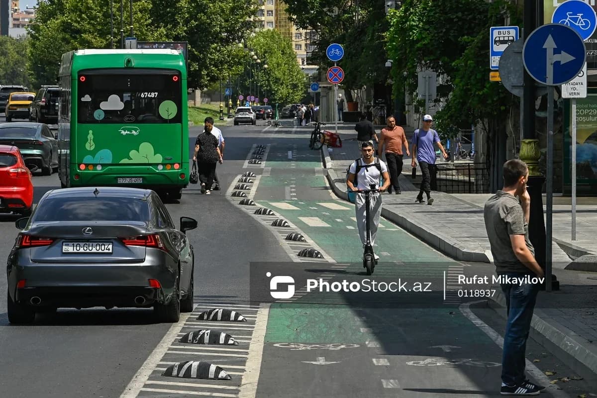 8 noyabr prospektində yağışın yaratdığı fəsadlar aradan qaldırılır