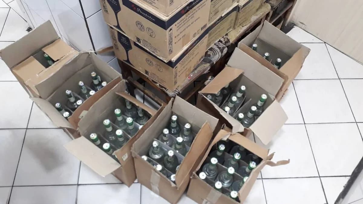 Lənkəranda məşhur restoranda mənşəyi məlum olmayan alkoqollu içkilər AŞKARLANDI - FOTO