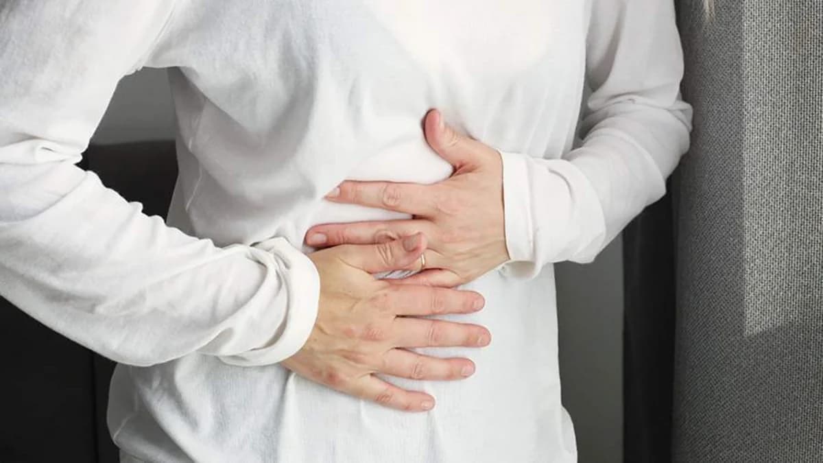 Rusiyalı qastroenteroloq həzm sisteminə zərər verən gündəlik vərdişləri açıqlayıb