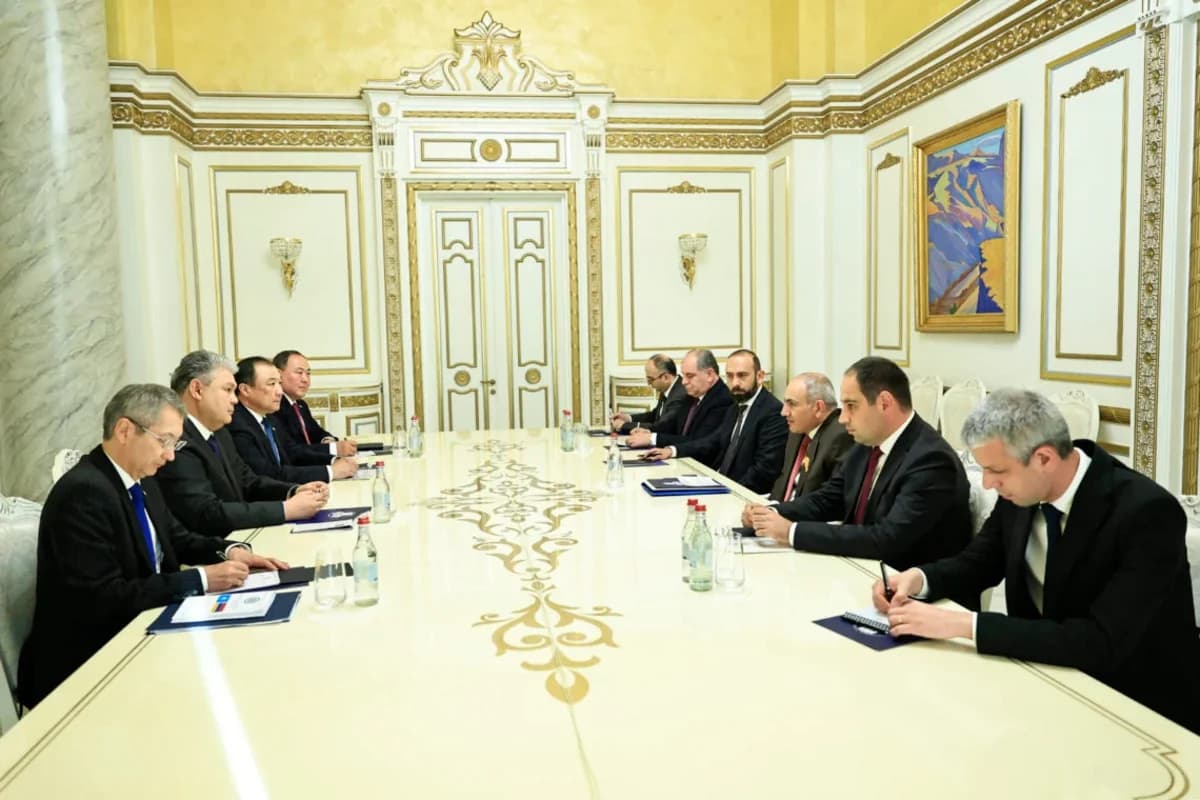 Ermənistan və Qazaxıstan XİN rəhbərləri regionda kommunikasiyaların açılmasını müzakirə ediblər