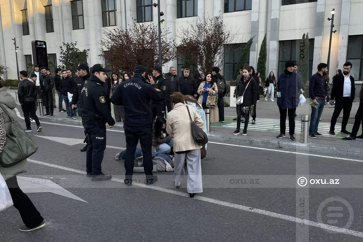 Metronun qarşısında qadını skuter vurdu - VİDEO