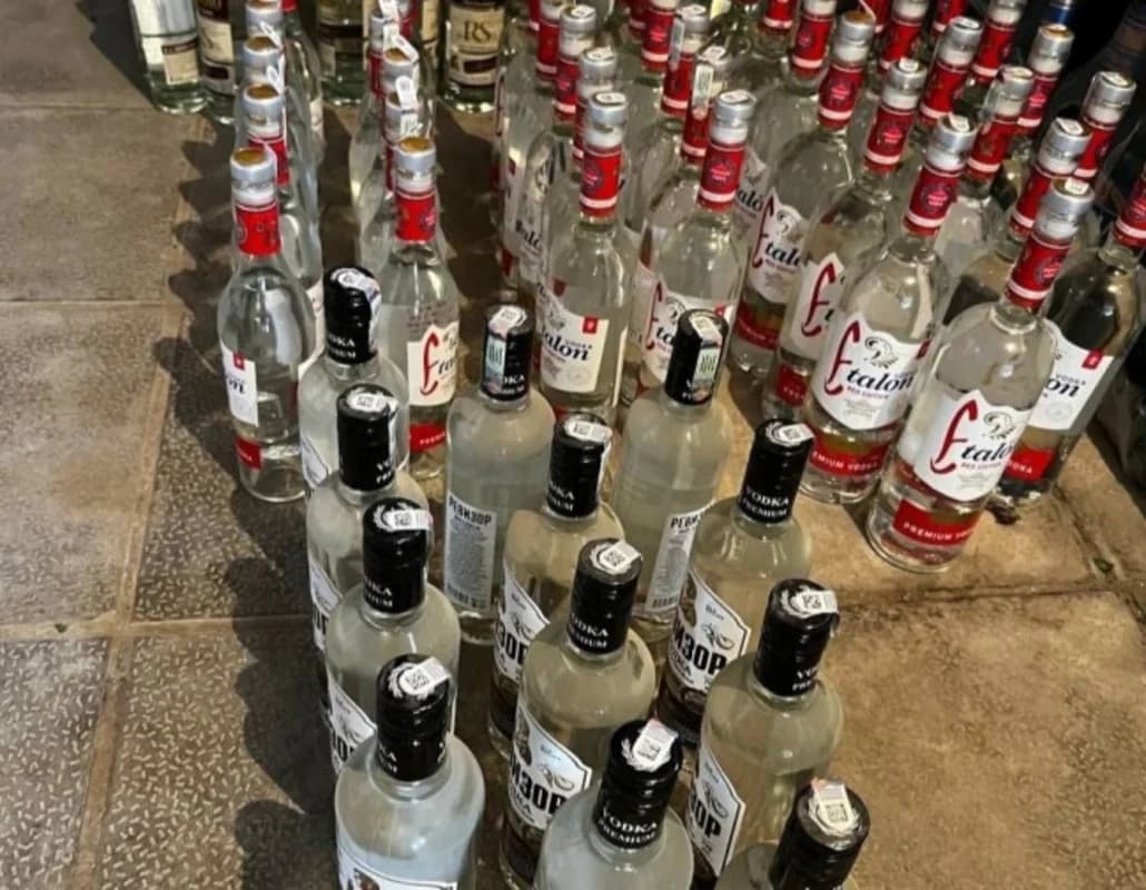 Topdansatış mağazasında alkoqollu içkilərdə uyğunsuzluq aşkarlanıb - FOTO