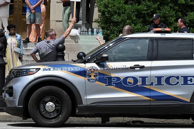 ABŞ-də faciə: Aclıqdan tarakan və qarışqa yeyən bir yaşlı körpə öldü