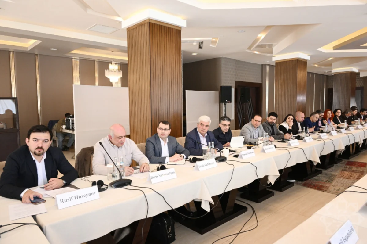 "Sülh körpüsü" təşəbbüsü: Azərbaycan və Ermənistan vətəndaş cəmiyyətləri nümayəndələrinin iştirakı ilə dəyirmi masa işə başlayıb - FOTO