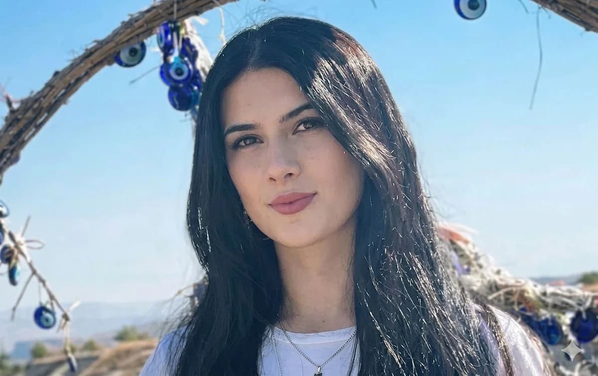 "İdrak"da güllələnən müəllimə şagirdi bağışladı