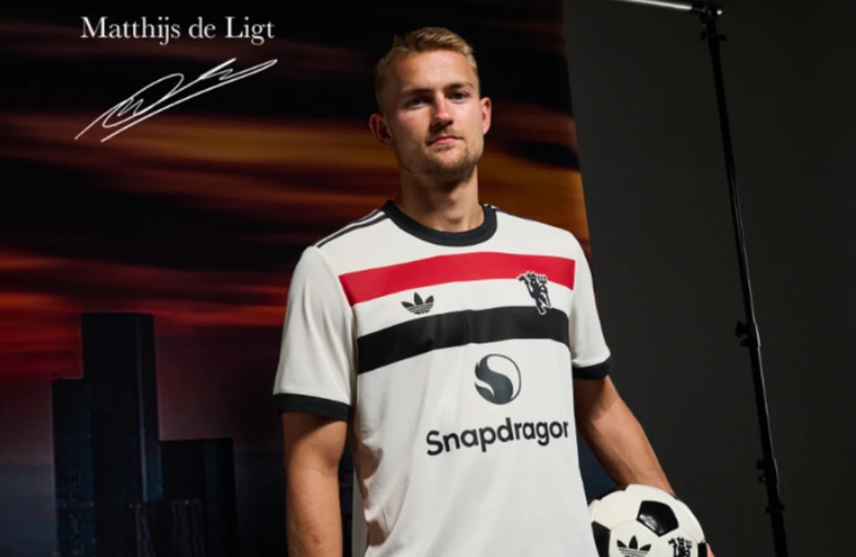 Cinsiyyətini dəyişdirdiyi iddia edilən məşhur futbolçudan diqqətçəkən paylaşım - FOTO