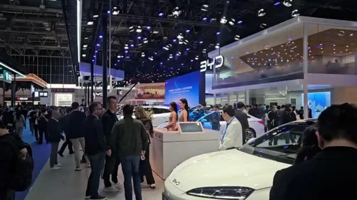 Pekində dünyanın ən böyük avtomobil sərgisi açılıb - VİDEO
