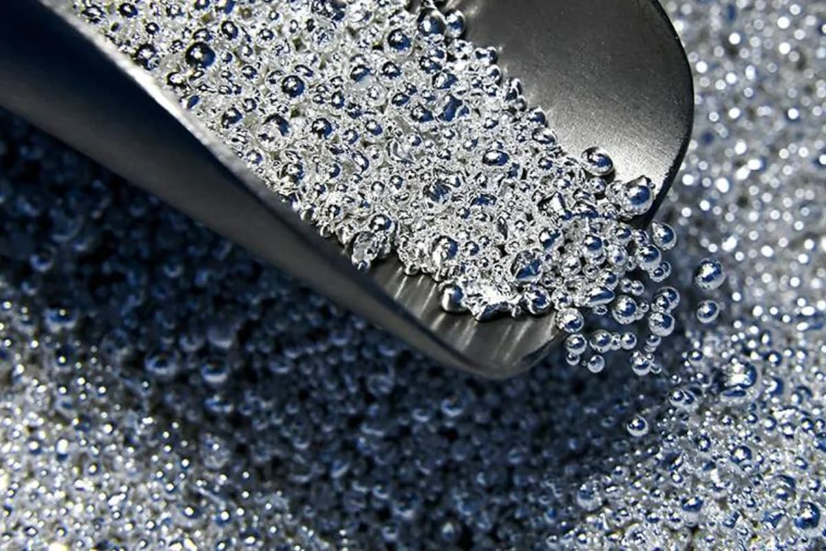 Rusiyalı ekspert dünyada ən nadir metalın adını çəkdi