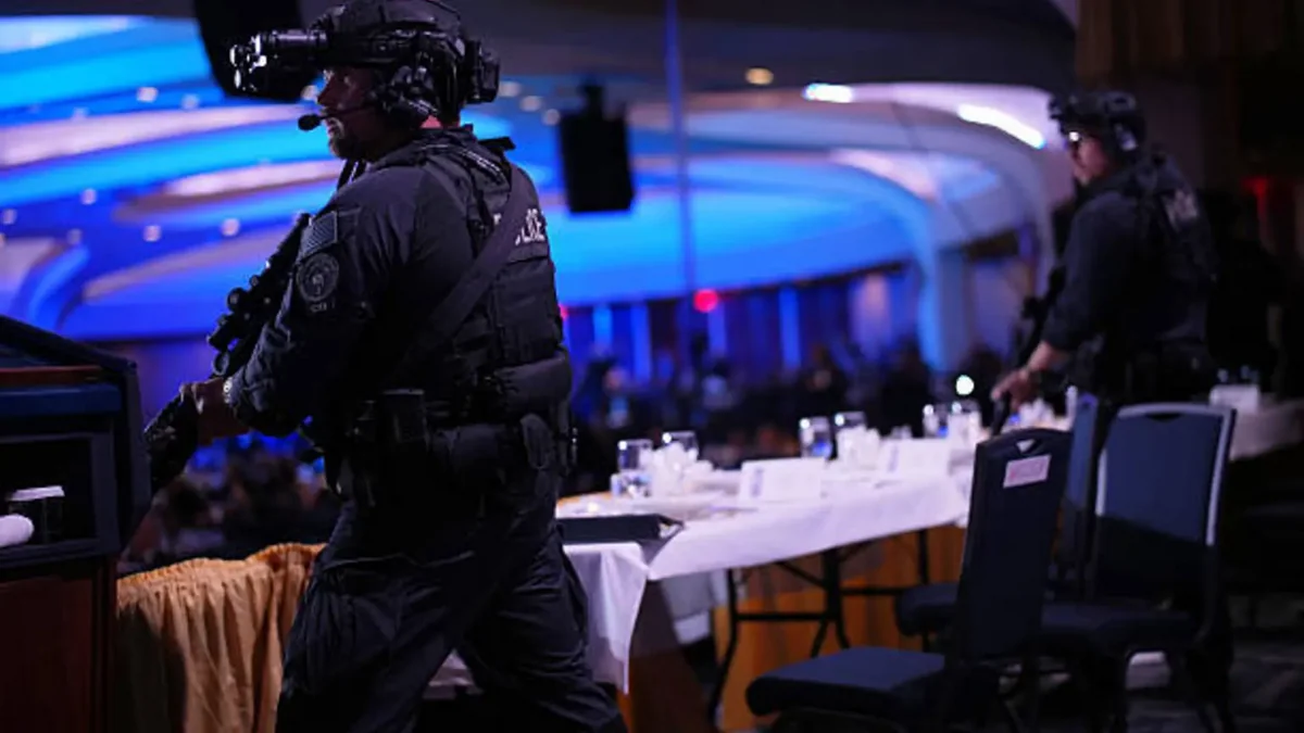 KİV: Mobil telefon ABŞ Məxfi Xidmət agentini güllədən xilas etdi