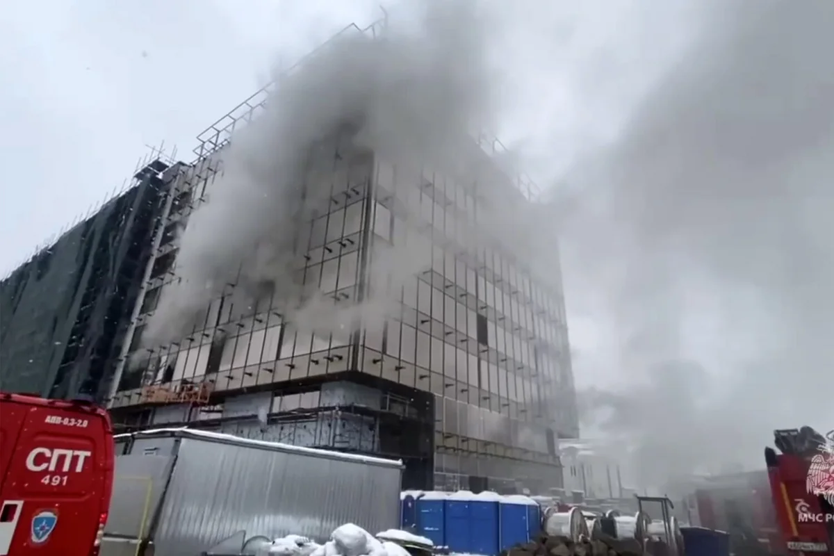 Moskvada elit yaşayış binasının tikintisində yanğın: Ölənlər və yaralananlar var - VİDEO