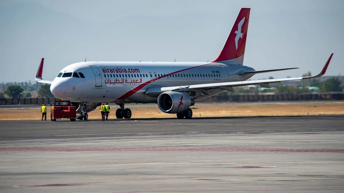 Hindistanda sərnişin hava limanında təyyarədən yerə tullandı, uçuşlarda fasilə yarandı